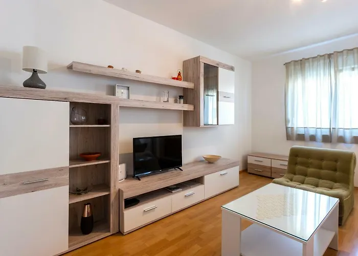 Apartment Anna With Free Private Parking
