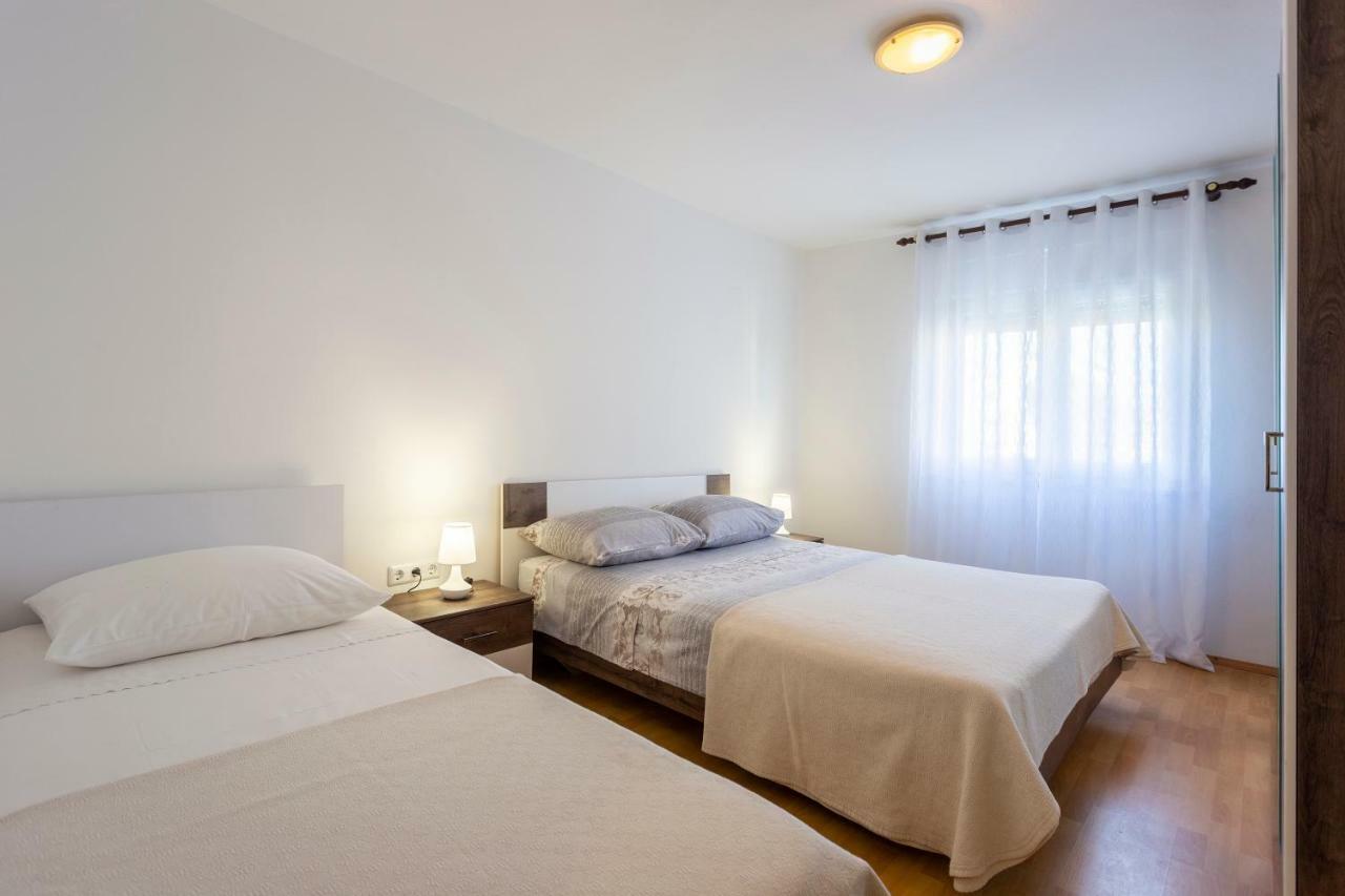 Anna With Free Private Parking Apartment *